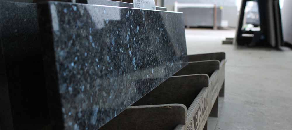 Granit Fensterbänke überzeugen mit ihrer hochglänzenden Oberfläche